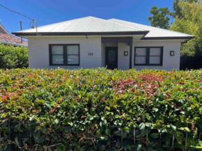 One Forty Four - Stylish & central family accom